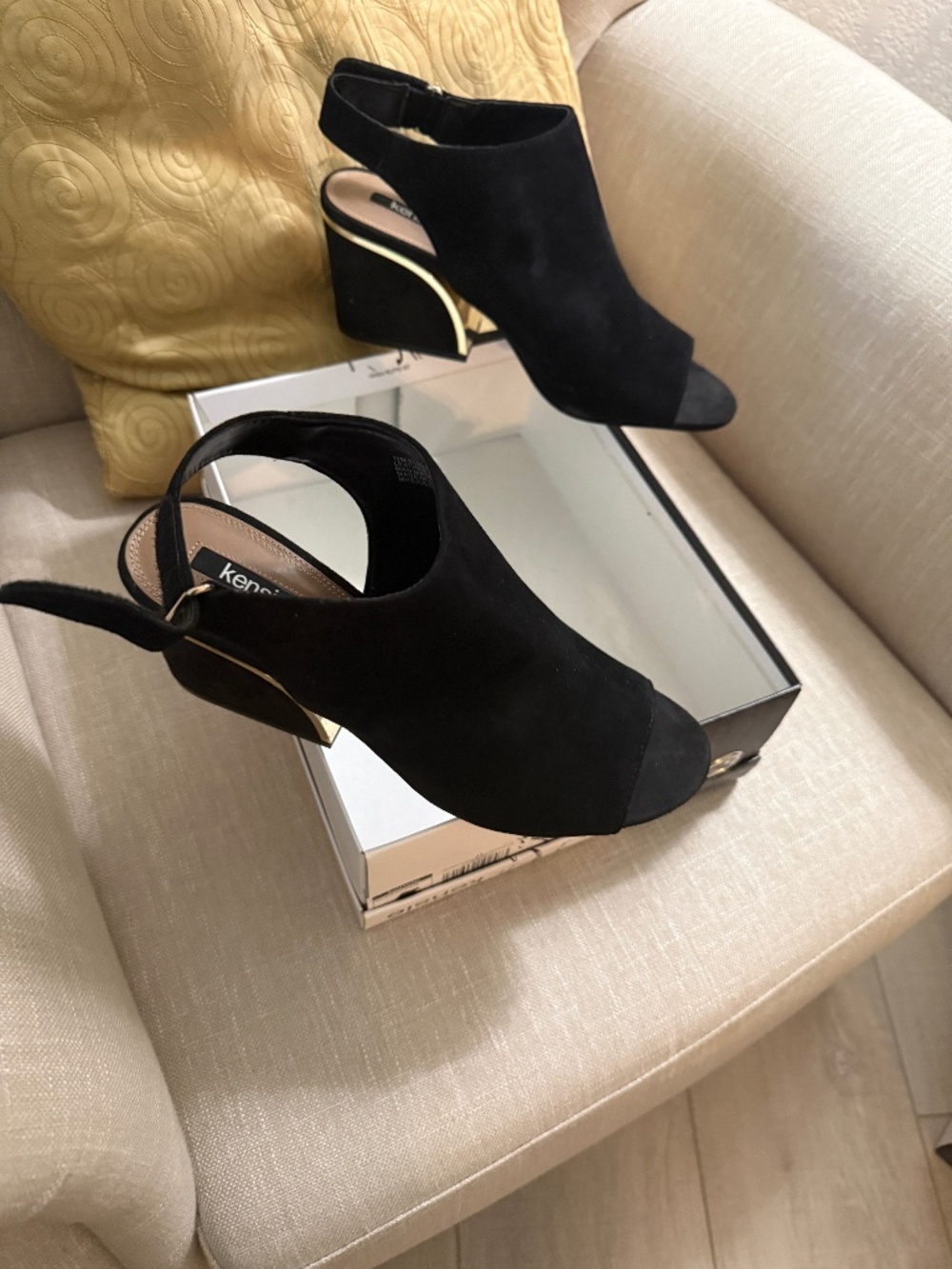 Kensie black suede sandals size 11